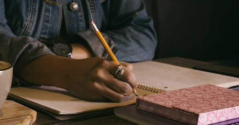 How to Write a Winning Scholarship Essay Full Guide